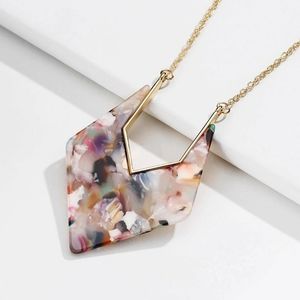 ACETATE MODERN SHAPE PENDANT LONG NECKLACE!